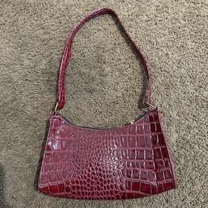 Elegant Crocodile-Embossed Burgundy Shoulder Bag